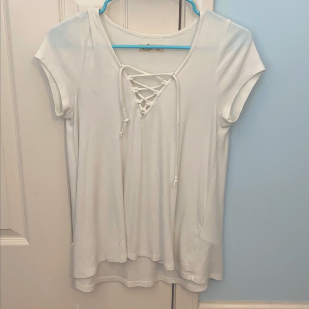 Short sleeve shirt with crossed laced front